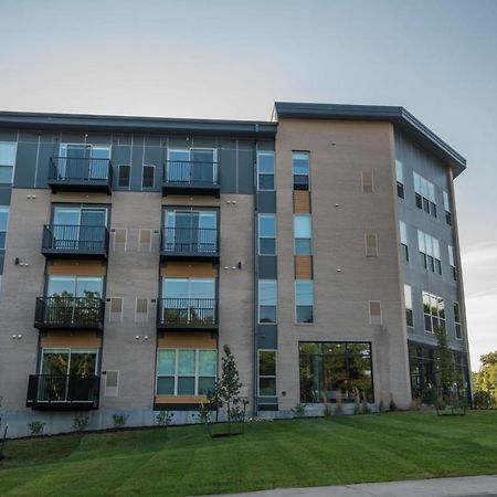 Frontdesk Core Apts Campustown 艾姆斯 外观 照片